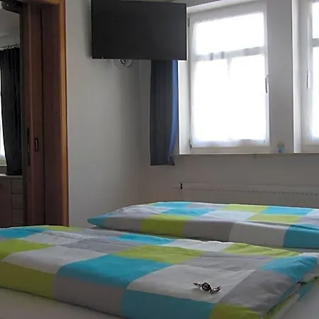 Wein-und Zipf Otel